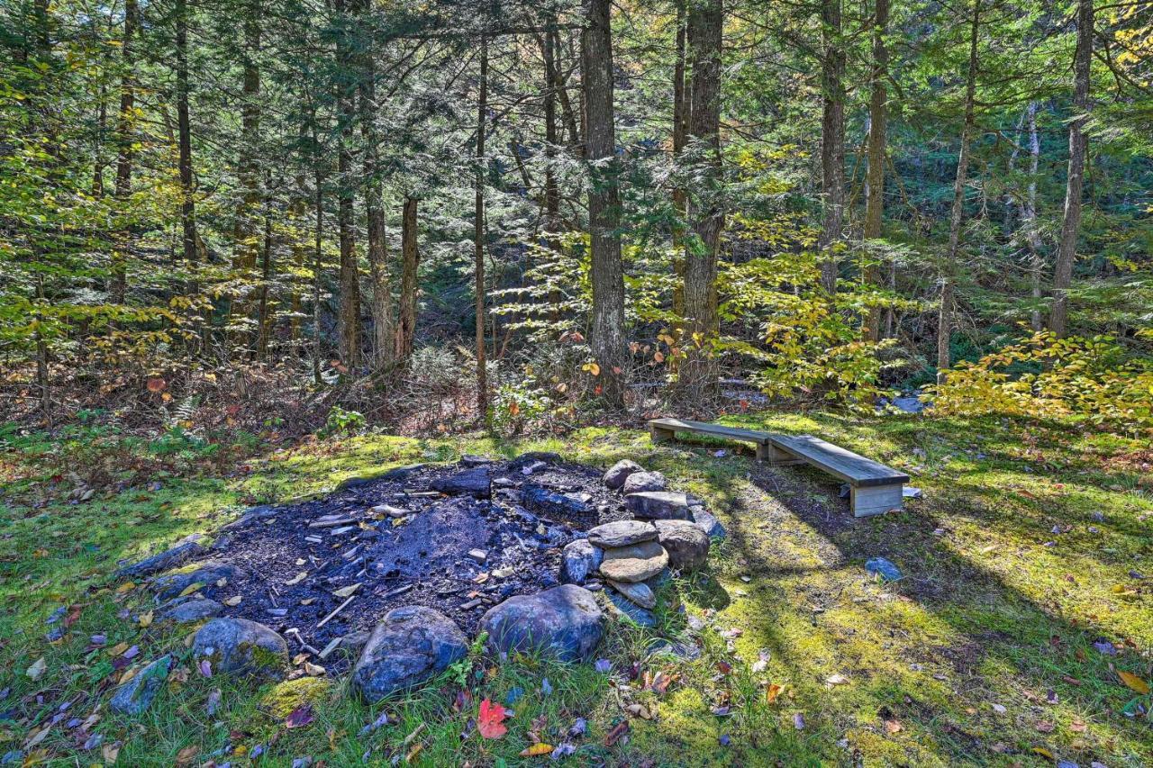 Remote Cabin With Fire Pit 3 Miles To Stowe Mtn! Ngoại thất bức ảnh